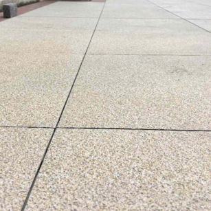 本溪 黄金麻花岗岩石板材荔枝面地面铺装效果