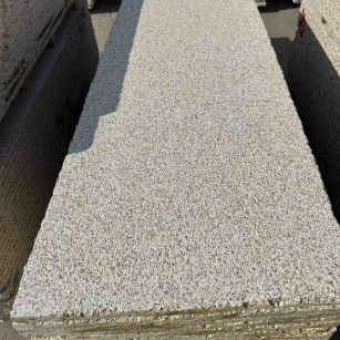 本溪 黄金麻花岗岩荔枝面毛板，半成品