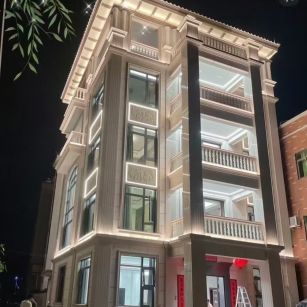 本溪 芝麻白花岗岩别墅外墙夜间效果