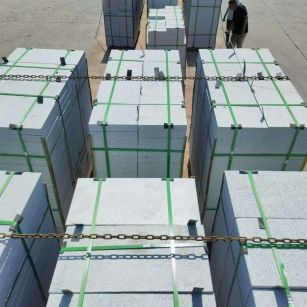 本溪 芝麻白花岗岩5公分地铺石 花岗岩厂家工厂装车日常