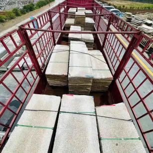 本溪 黄金麻花岗岩荔枝面，光面毛板装车完成