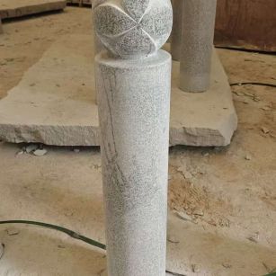 本溪 芝麻白花岗岩石材挡车石柱、停车柱、圆柱挡车柱、方柱挡车柱等