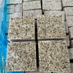 本溪 黄金麻花岗岩自然面小方块，弹石，马蹄石等