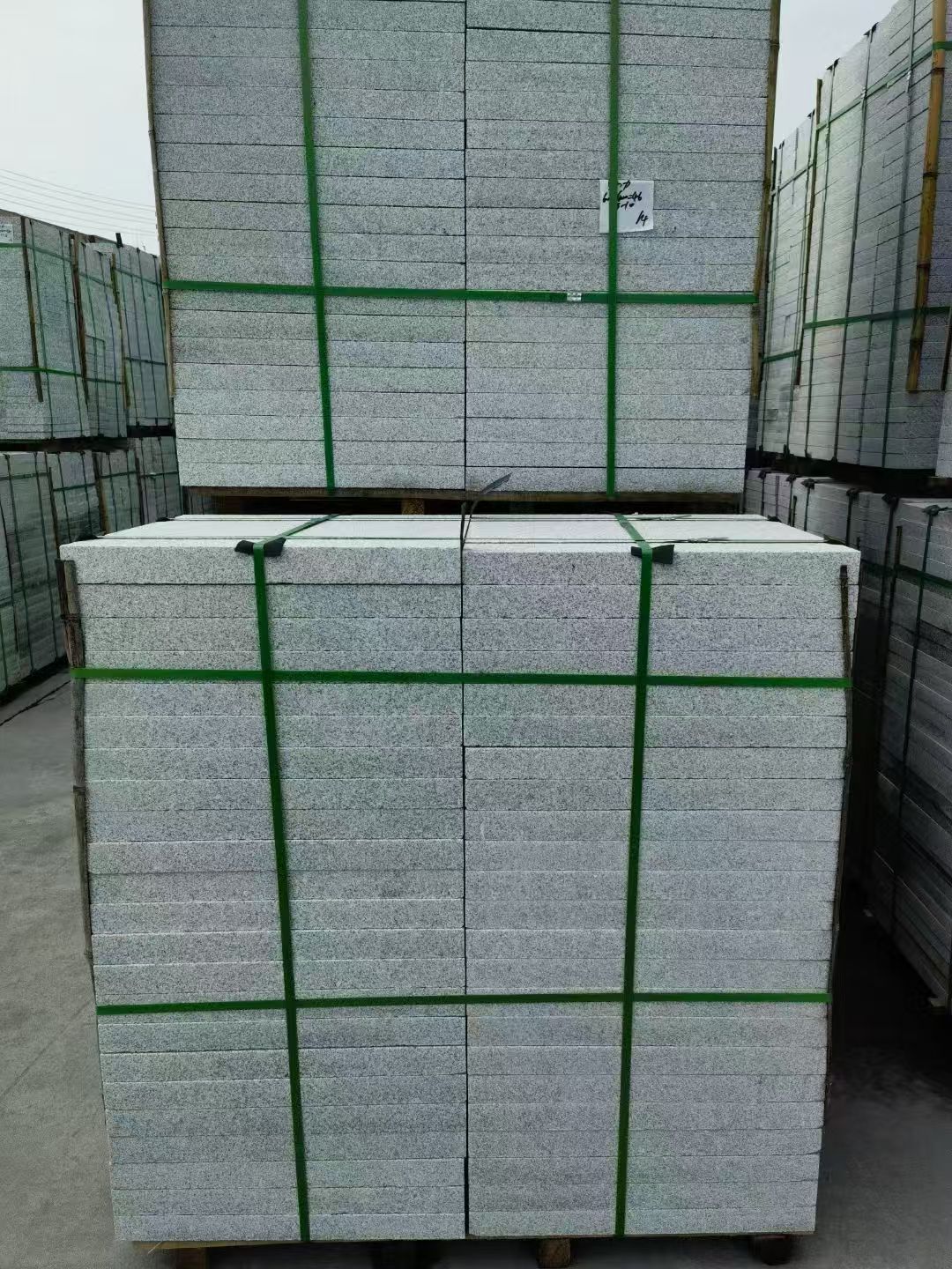 本溪 芝麻白火烧，园林广场市政工程地铺石，1.8~5.0厚均有现货