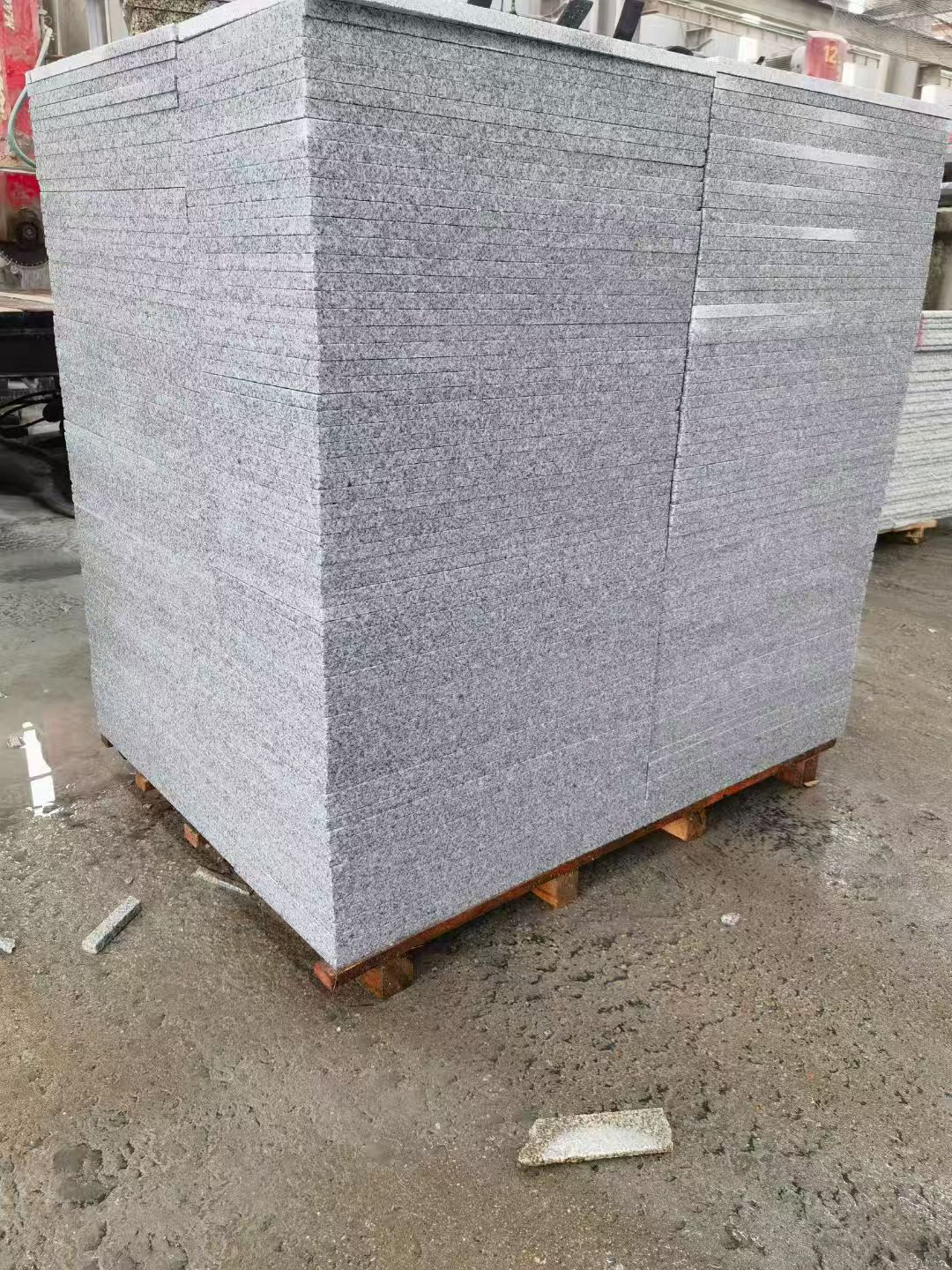 本溪 芝麻白火烧面1.8厚300*600地铺石，尺寸标准，厚薄均匀