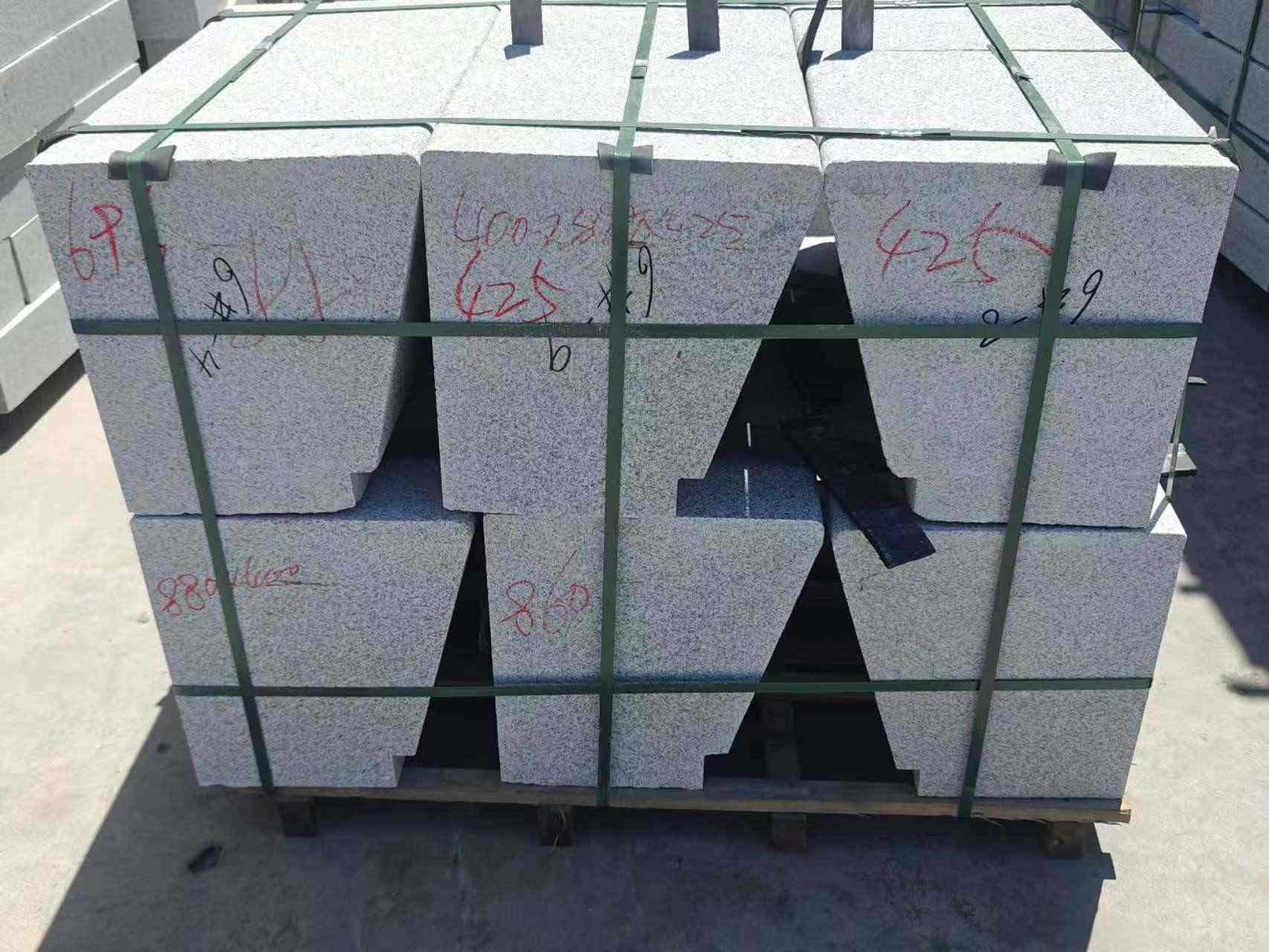 本溪 芝麻白异形坐凳，石凳