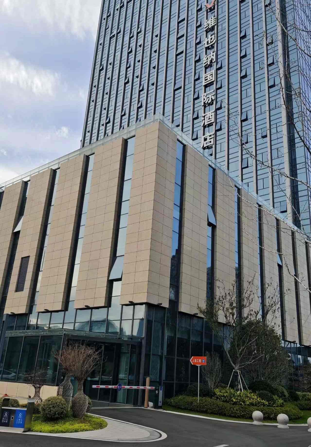 本溪 黄金麻花岗岩外墙干挂