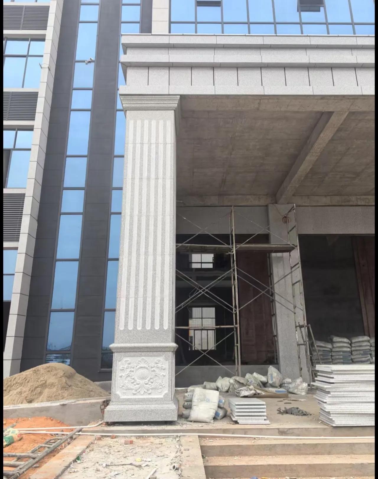 本溪 芝麻白光面花岗岩门楼大柱（罗马柱）配雕花底座