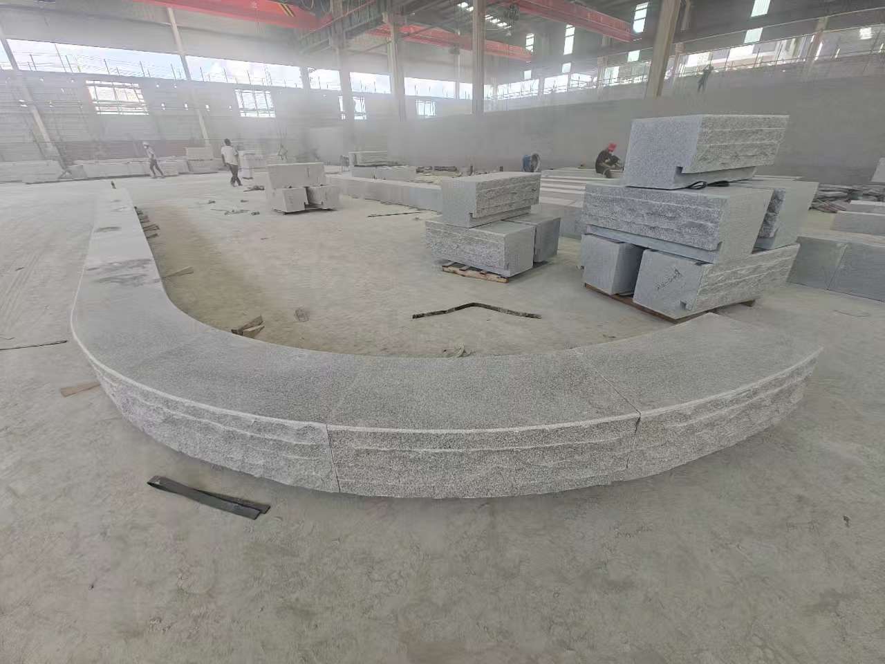 本溪 芝麻白异形坐凳，自然面光面弧形加工