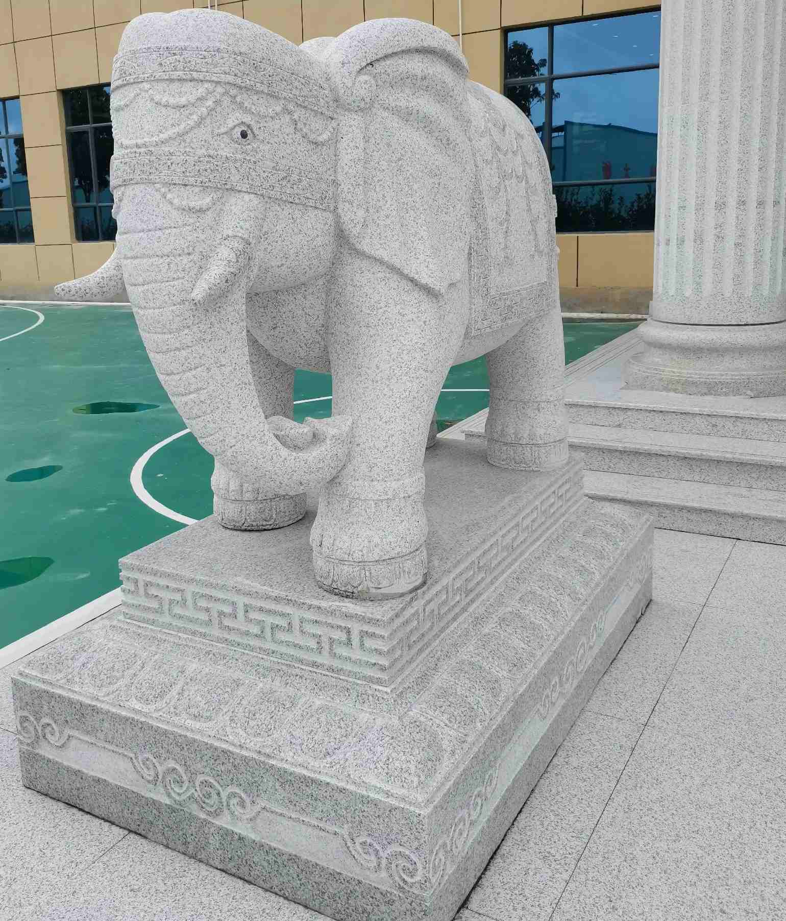 本溪 白麻花岗岩动物异形石雕-大象