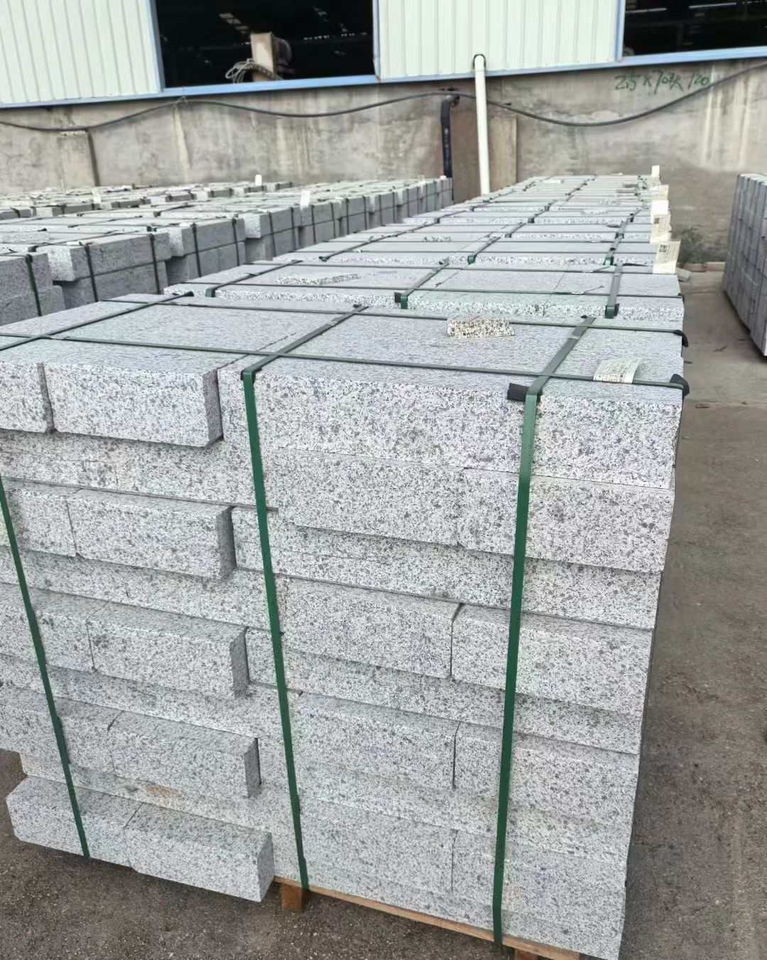 本溪 白麻花岗岩路沿石，弧形路沿石，道牙石，马路牙子，界石，路缘石，平沿石，直岩石，平缘石等