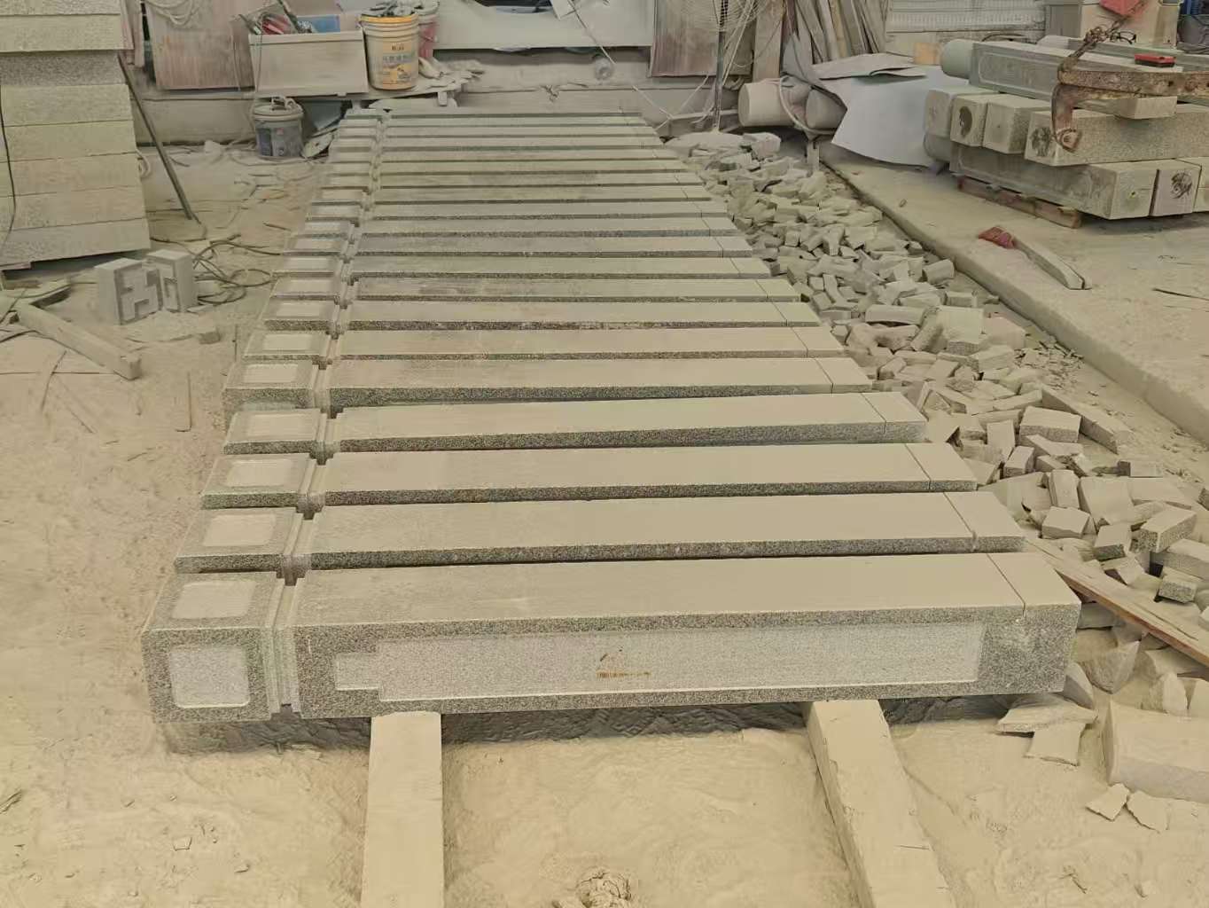 本溪 芝麻白异形加工雕刻-栏杆大柱，方柱