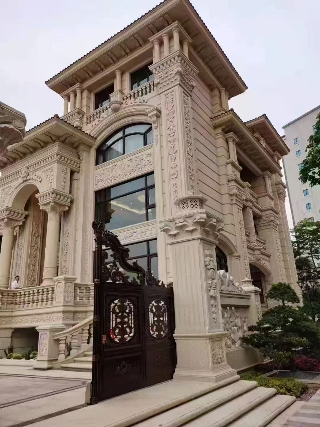 本溪 黄金麻花岗岩别墅外墙干挂效果展示