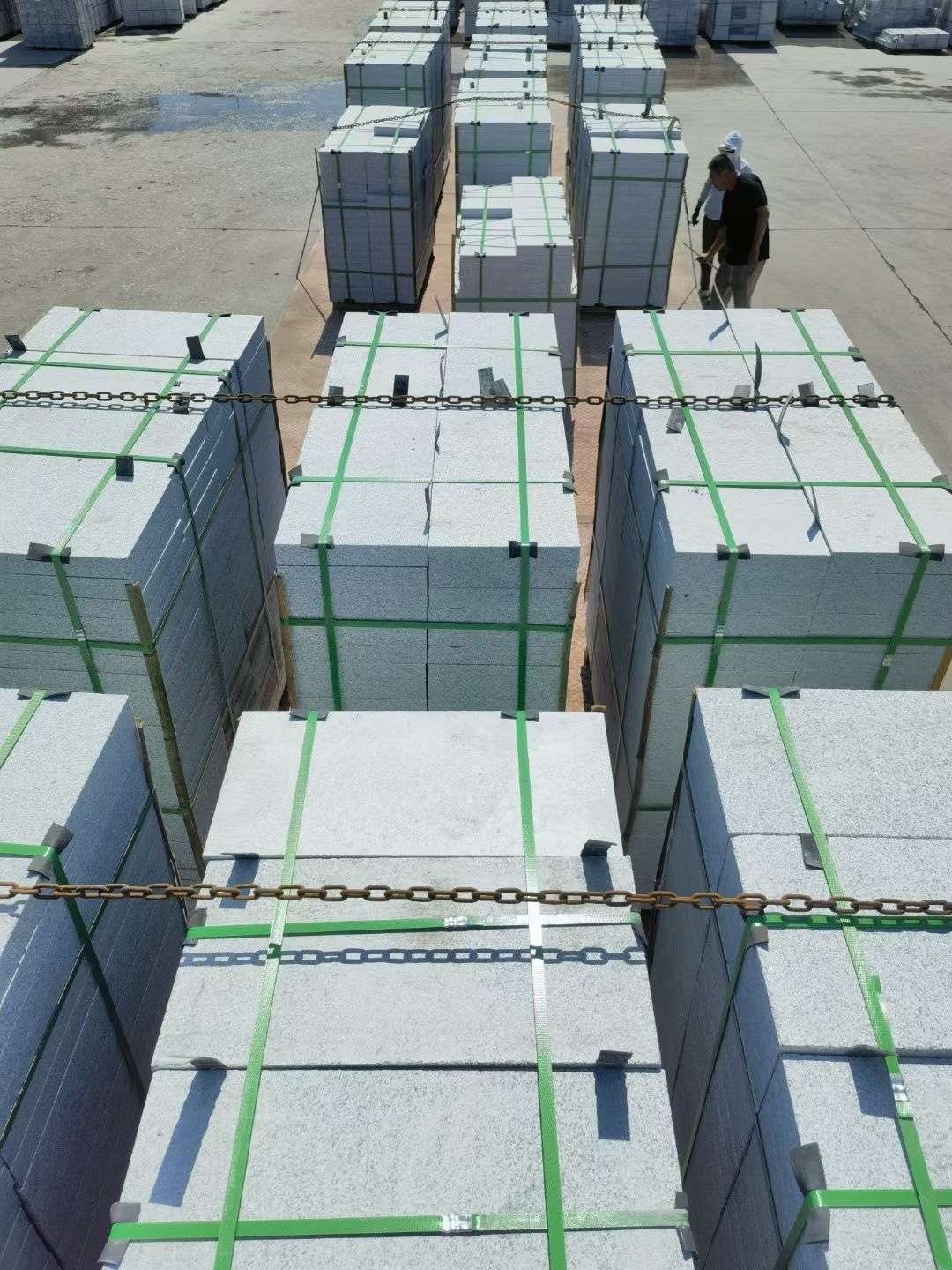 本溪 芝麻白花岗岩5公分地铺石 花岗岩厂家工厂装车日常