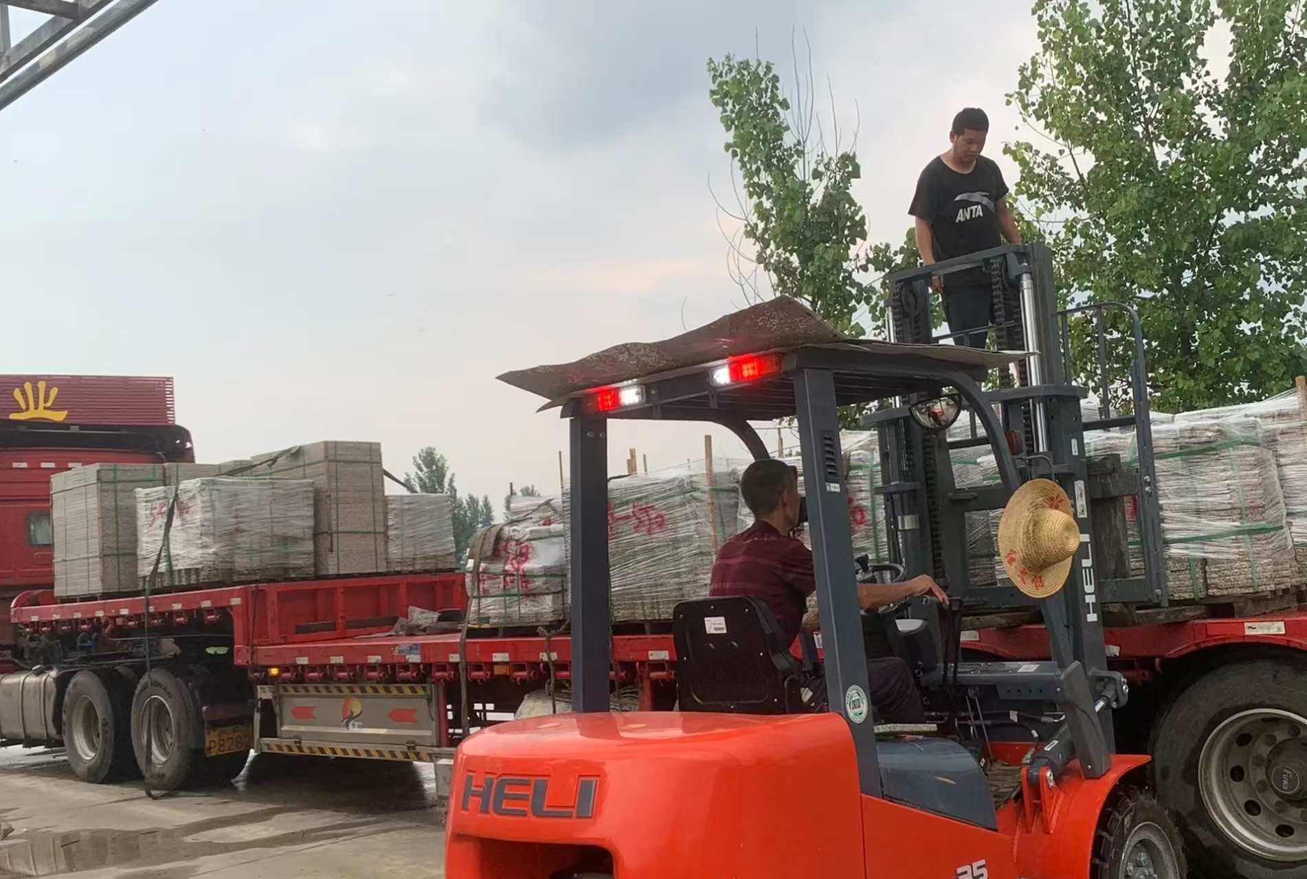 本溪 黄金麻冰裂纹，地铺石装车