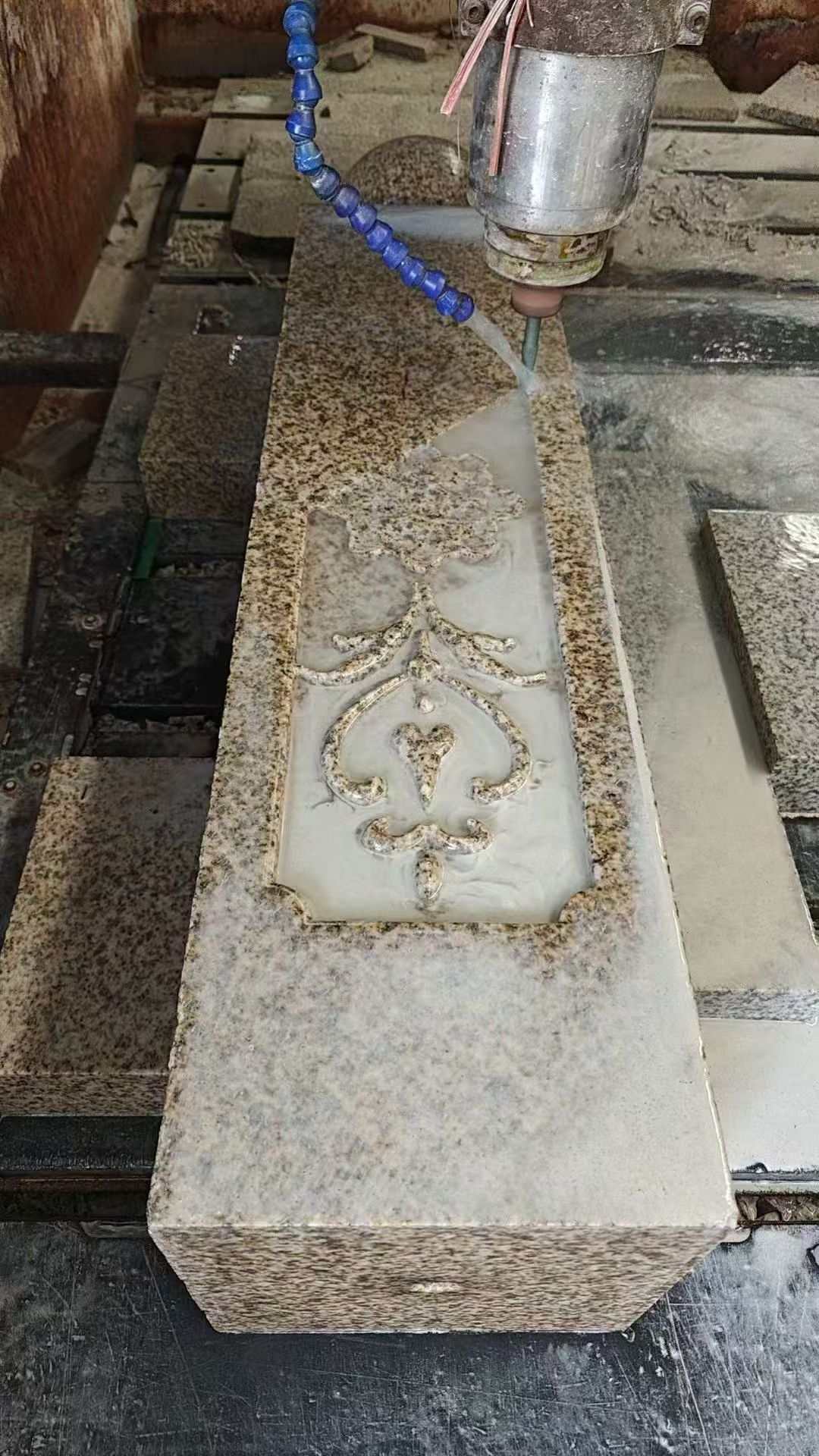 本溪 黄金麻花岗岩异形加工雕刻栏杆大柱