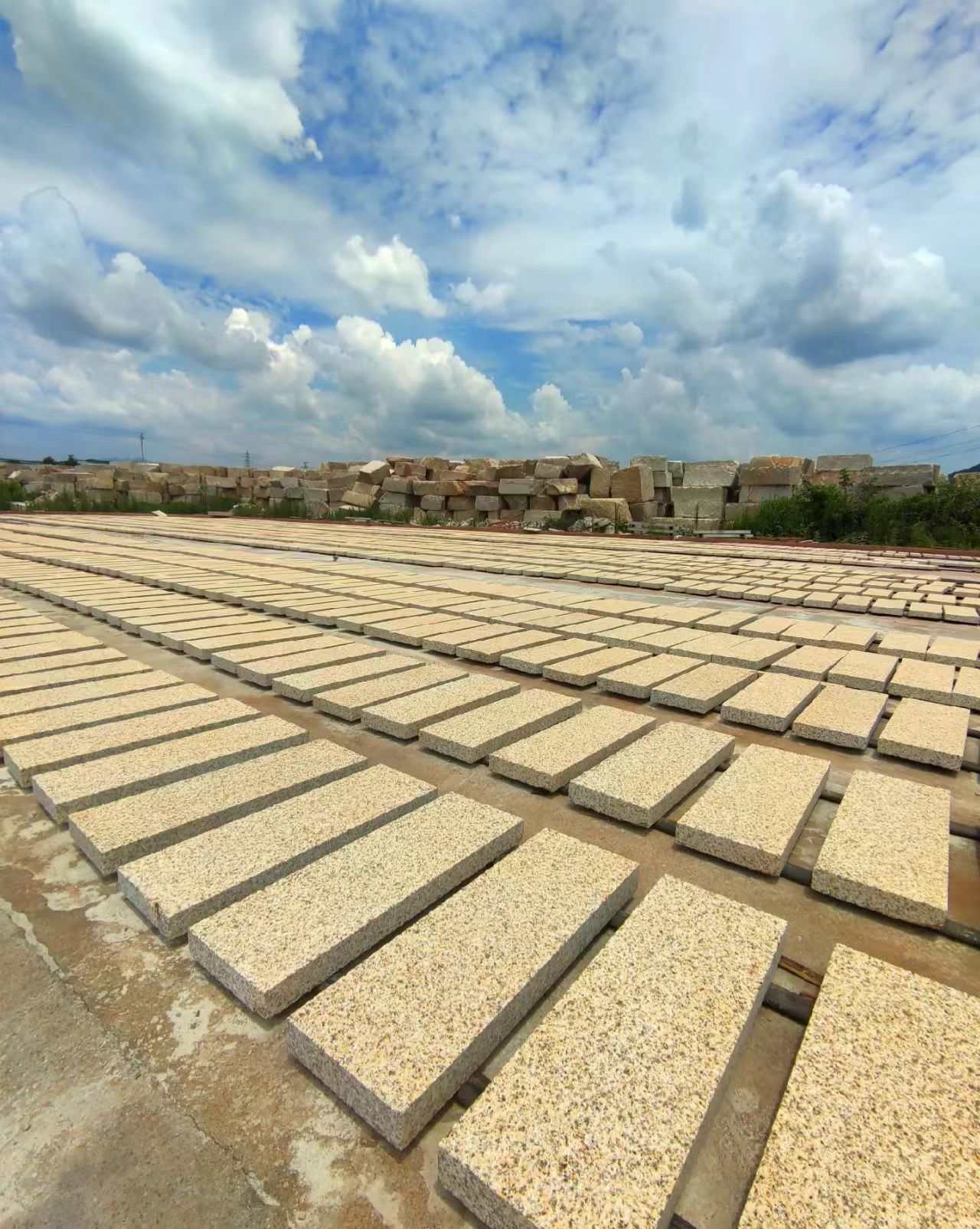 本溪 黄金麻花岗岩荔枝面地铺石防护中