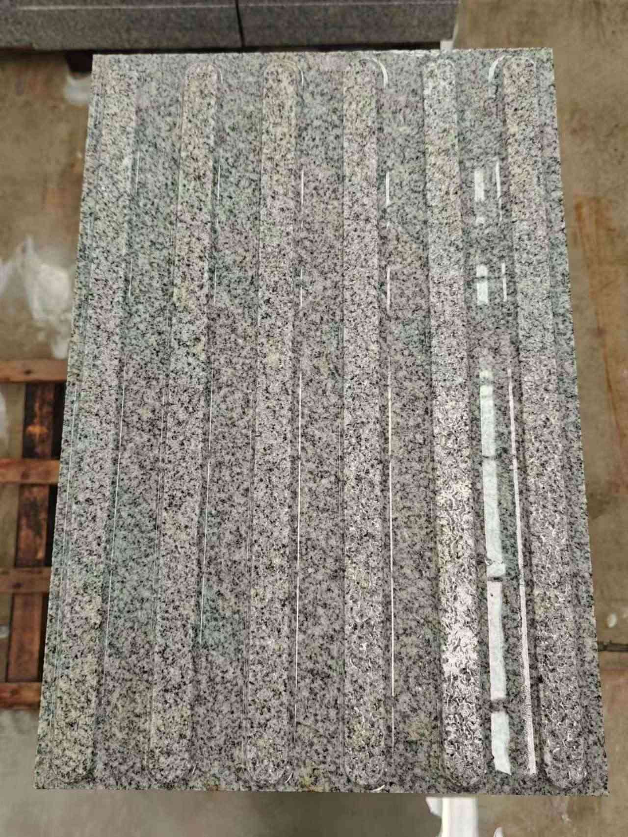 本溪 芝麻白花岗岩荔枝面雕刻盲道，盲条