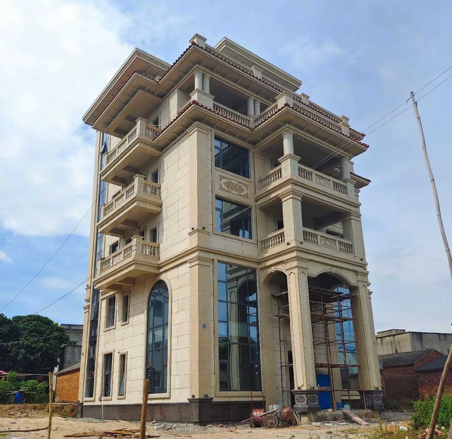 本溪 黄金麻花岗岩石材别墅外墙干挂搭配（雕花栏杆花瓶柱门楼罗马柱）