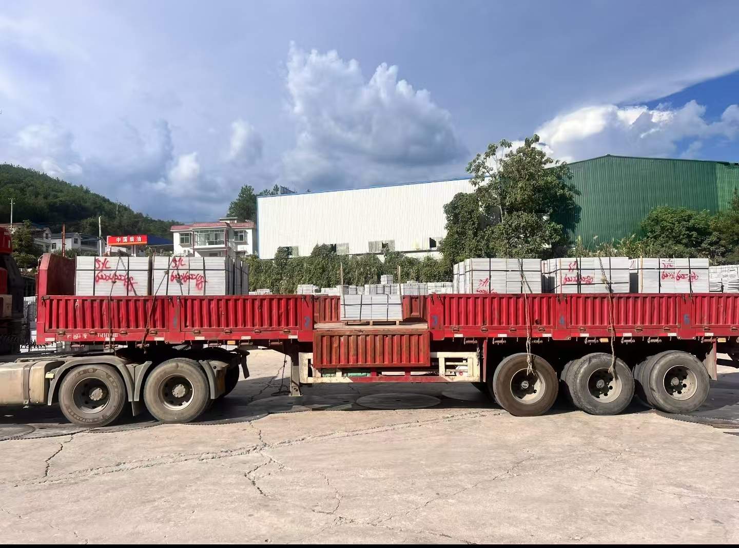 本溪 芝麻灰花岗岩地铺石出货日常