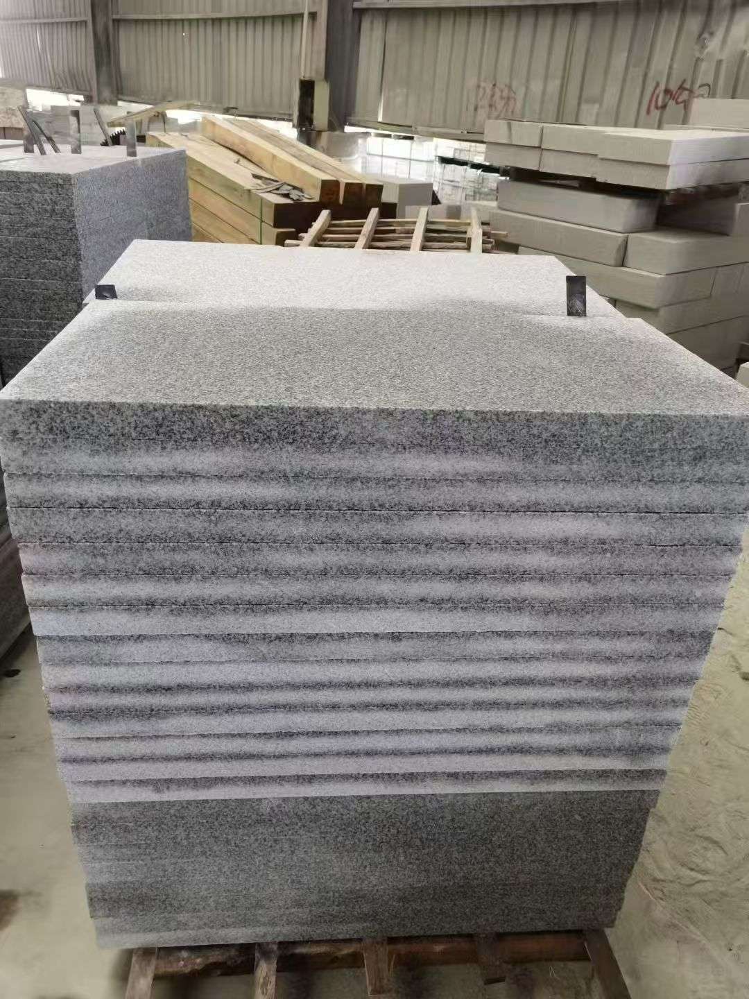 本溪 芝麻白5公分火烧地铺成品，900*400，规格可定制